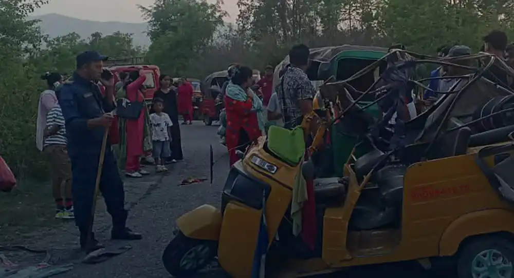 दाङमा दुई अटो ठोक्किदा ९ जना घाइते