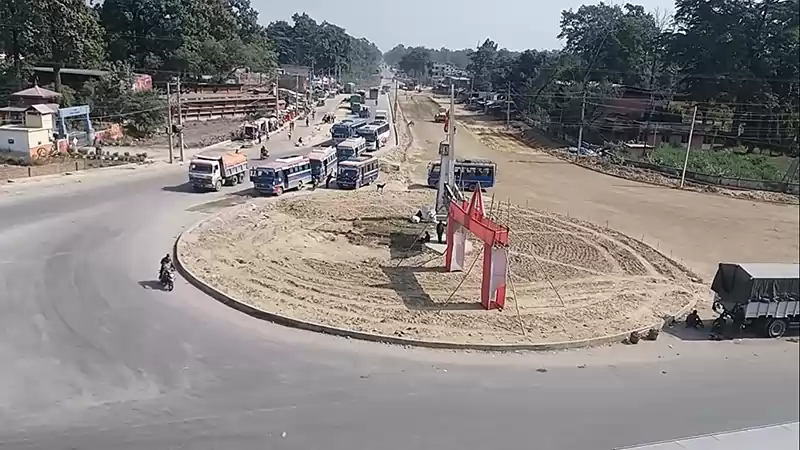 लकडाउनमा पथलैया-वीरगन्ज व्यापारीक मार्गको काम पुनः शुरु