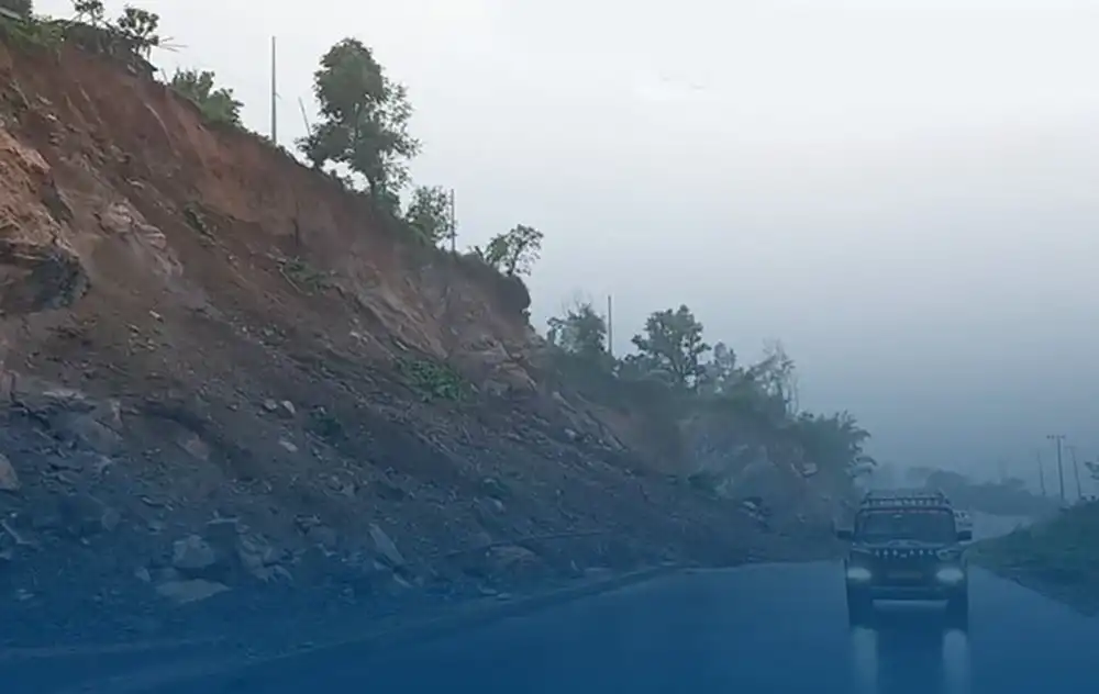 अवरुद्ध सिद्धार्थ राजमार्ग सुचारु